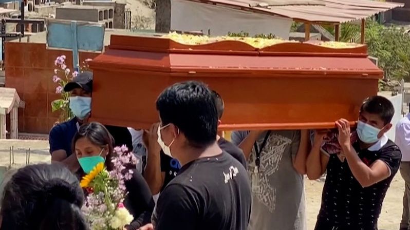 Peru přepočítalo mrtvé a rázem je zemí s nejvíce zemřelými na obyvatele